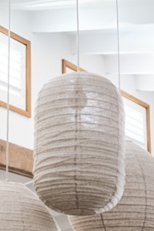 Linen Lantern, Capsule