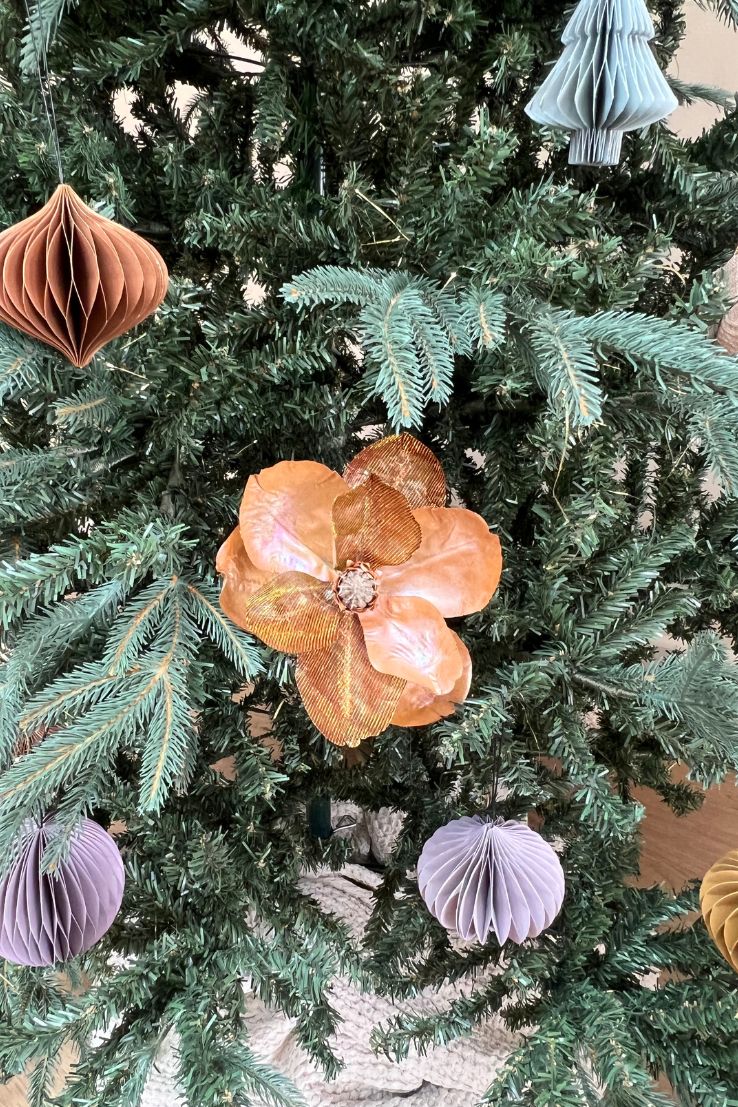 Luxe Old Gold Metallic Magnolia