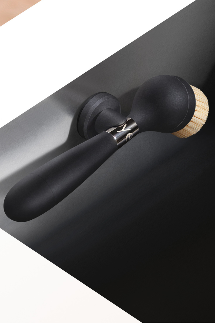 V2 One Brush, Black