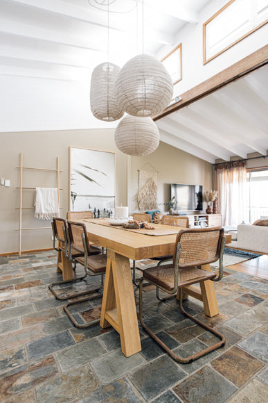 Linen Lantern, Capsule