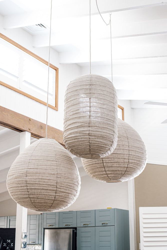 Linen Lantern, Capsule